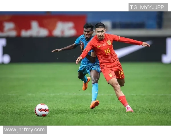 中国蓝队迎战墨尔本联队展现足球魅力与激情的精彩对决 中国蓝队迎战墨尔本联队展现足球魅力与激情的精彩对决